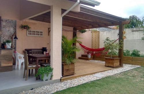 Rio Vermelho Norte Casa | Suite para casal com espaço gourmet, entre mar e lagoa.