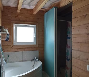 Carcans Casa | Suite parentale dans maison en bois calme - frigo, vue jardin