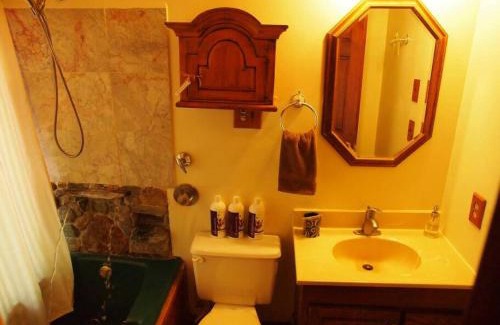 Stanardsville Apartamento | Suite Pea at White Lotus Eco Spa Retreat