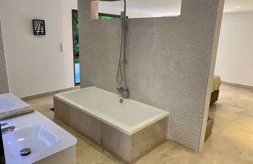 Jacou Cama Y Desayuno | Suite Prestige Dans une Villa Luxueuse Avec Tout Confort et Services
