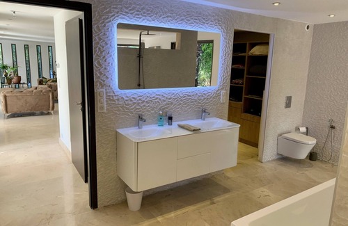 Jacou Cama Y Desayuno | Suite Prestige Dans une Villa Luxueuse Avec Tout Confort et Services