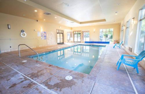 St. George Casa | Suite Retreat with Pool Spa Gym and Tennis Court