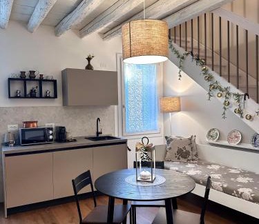Chioggia Apartamento | Suite romantica Appartamento a tema Natale in centro storico "Pumpkin Suite"