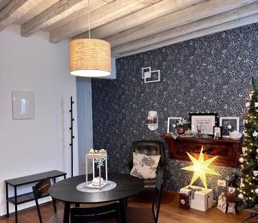 Chioggia Apartamento | Suite romantica Appartamento a tema Natale in centro storico "Pumpkin Suite"