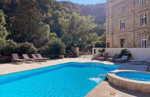 Saint-Barthelemy-de-Vals Cama Y Desayuno | Suite romantique d'Isoarde des Baux - Château de Rochetaillée