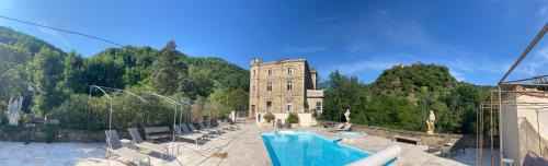 Saint-Barthelemy-de-Vals Cama Y Desayuno | Suite romantique d'Isoarde des Baux - Château de Rochetaillée