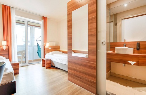 Maxglan Casa | Suite - Room Only - Astoria, Hotel