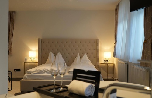 Maxglan Casa | Suite - Room Only - non ref - Astoria, Hotel