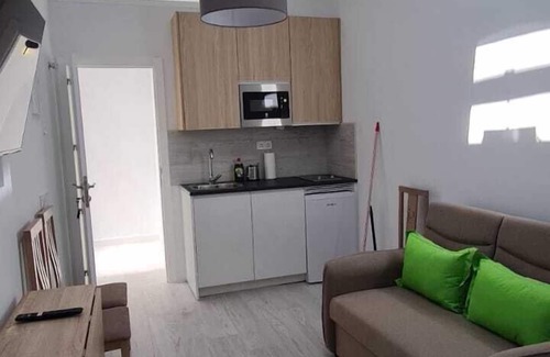 Vista Alegre Apartamento | Habitación suite con cama matrimonial, sofá cama