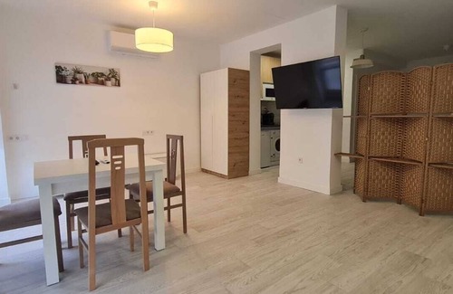 Vista Alegre Apartamento | Habitación suite con cama matrimonial, sofá cama