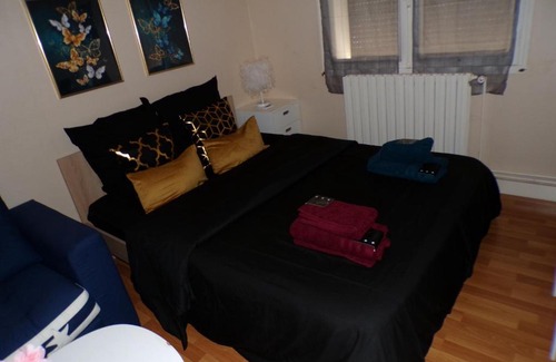 Montmorillon Apartamento | Suite Royale dans Vôtre maisonnette indépendante avec terrasse Privée !
