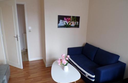 Montmorillon Apartamento | Suite Royale dans Vôtre maisonnette indépendante avec terrasse Privée !