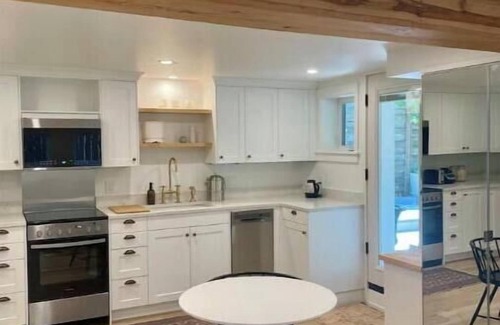 Seattle Metro Area Apartamento | Suite Sandía: Private studio near lake & city life