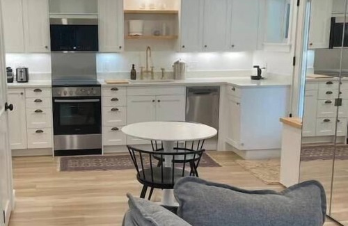 Seattle Metro Area Apartamento | Suite Sandía: Private studio near lake & city life