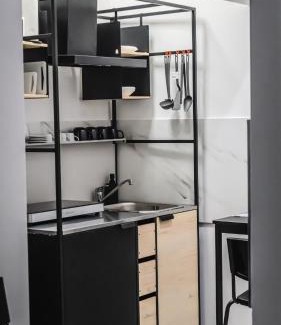 Trivolzio Apartamento | Suite Sarenji