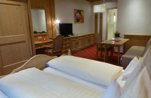Obsteig Cama Y Desayuno | Suite "Schwalbennest" f. 2-3 pers. - Pensión Alpenhof - Pensión de bienestar