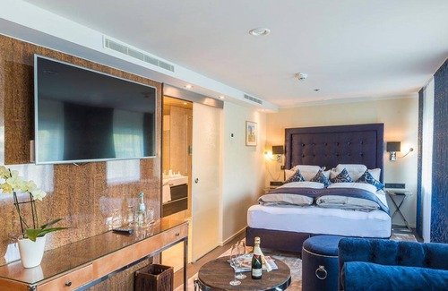 Muelheim Hotel | Hotel ∙ Suite, ducha, WC, vistas al río