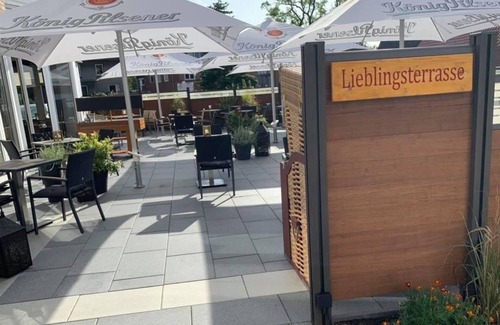 Center Casa | Suite, shower or bath, WC - Hotel Stadt Aurich