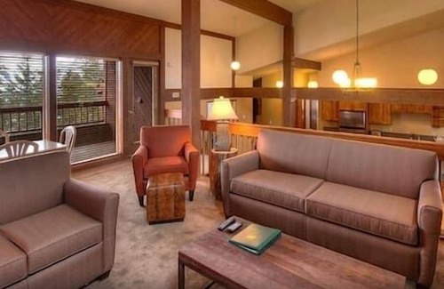 Baldy Mountain Complejo | Suite Sleeps 6 | Hot Tub | Lounge | Concierge