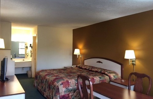 Talladega Hotel | Budget Inn and Suites