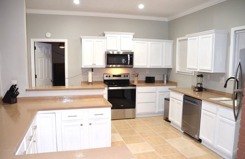Dothan Casa | Suite Staycation: 2-story, 4BR/2BA, 2047sq ft home near hospitals & Ft. Novosel