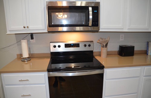 Dothan Casa | Suite Staycation: 2-story, 4BR/2BA, 2047sq ft home near hospitals & Ft. Novosel