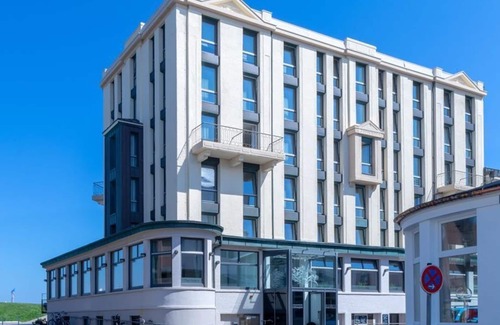 Norderney Casa | Suite (up to 2 pers.) shower/WC buffet breakfast - Michels Strandhotel Germania