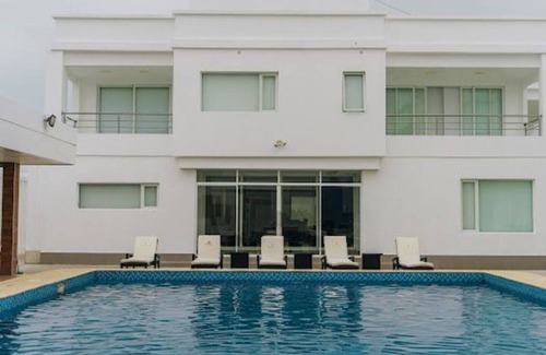 Cojimíes Apartamento | Suite w/Outdoor pool and Kitchenette