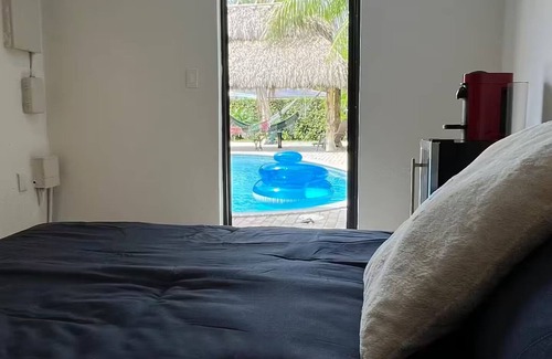 Ludlam Cama Y Desayuno | Suite with 2 queen beds, bathroom! Totally private!