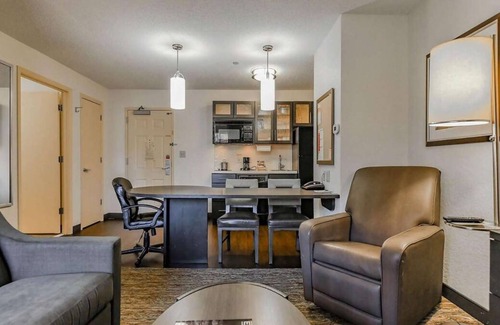 Brentwood Casa | Suite with all the comforts of home, Outdoor pool and Pets allowed!