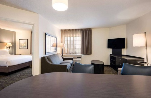 Brentwood Casa | Suite with all the comforts of home, Outdoor pool and Pets allowed!
