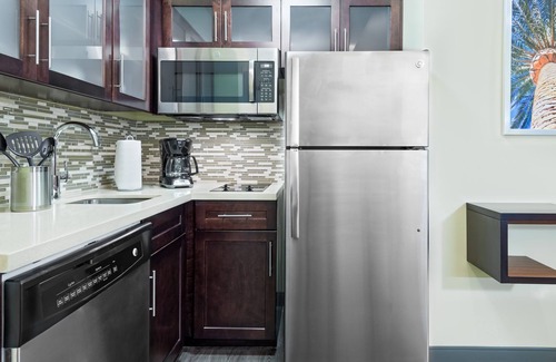 Seybold Apartamento | Suite con transporte gratuito al aeropuerto a MIA | Desayuno de cortesía + acceso a la piscina