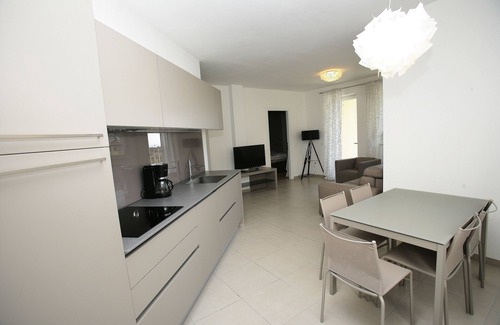 Aer Apartamento | Suite con jacuzzi, capacidad para 6 personas, vista al jardín y al lago