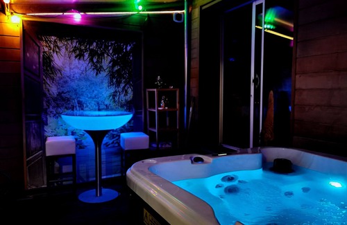 Tourcoing Casa | Le jardin de Thailande-Casa-Romántico-Baño con ducha-Patio