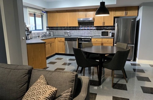 White Rock Casa | Suite with ocean view patio, three blocks to pier.