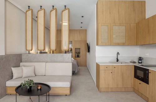 Kato Gouves Apartamento | Suite With Private Pool. Stylish Retreat in the Heart of Gouves