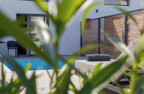 Kato Gouves Apartamento | Suite With Private Pool. Stylish Retreat in the Heart of Gouves