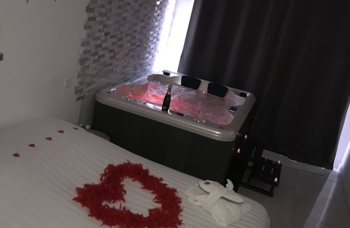 Le Rove Cama Y Desayuno | Suite with private Jacuzzi