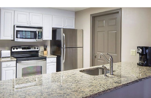 Hershey Villa | Suite 2BR / 2BA con chimenea, cocina completa, piscina interior / exterior Hershey Condo B