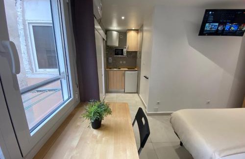 L'Hospitalet de Llobregat Apartamento | Suites nuevas con baño privado frente al metro st MWC Barcelona-FIRA