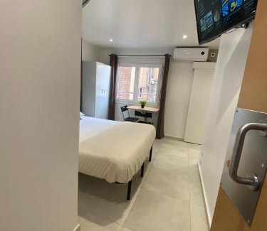 L'Hospitalet de Llobregat Apartamento | Suites nuevas con baño privado frente al metro st MWC Barcelona-FIRA