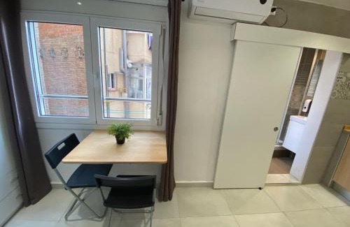 L'Hospitalet de Llobregat Apartamento | Suites nuevas con baño privado frente al metro st MWC Barcelona-FIRA