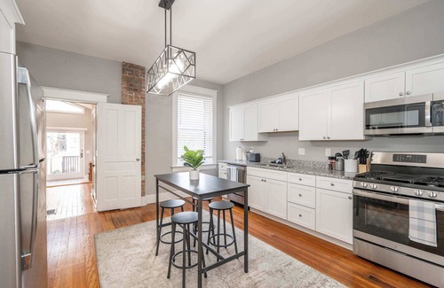 Covington Condominio | Suites on Main 1 Summ