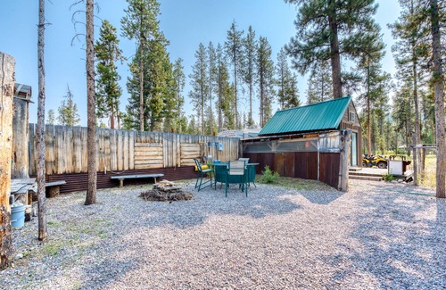 Sula Casa | Sula Mountain Retreat with Hot Tub and Fun-filled Shop