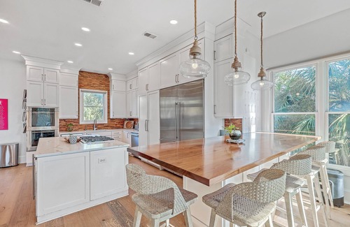 Sullivan's Island Casa | Sullivan's Island Retreat: Spacious 6BR Beach House with Ocean Views