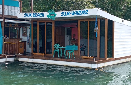 Hope Well Casa | Sum-Beach Sum-Where Floating Home