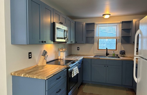 Plymouth Cabaña | Summer 2025 OPEN 2BR cottage steps to White Horse Beach. Sleeps Six.