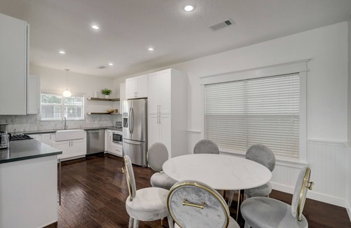 Houston Heights Casa | SUMMER 2025 - Updated 3/2 with yard, one block from MKT Heights