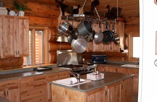 West Yellowstone Casa | HERMOSA CASA DE REGISTRO EN 5 ACRES! TOMANDO RESERVAS PARA EL VERANO 2020