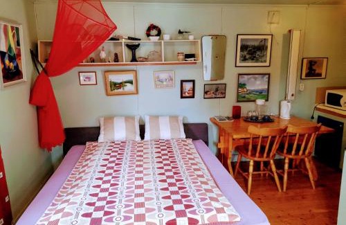 Bracke Otro | Summer bedroom, outside toilet, shower, kitchen. 120 m from Sandbach.